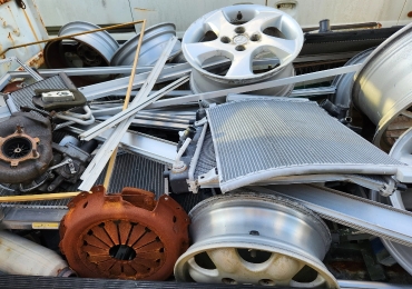 自動車ディーラーや修理工場の不用品回収処分